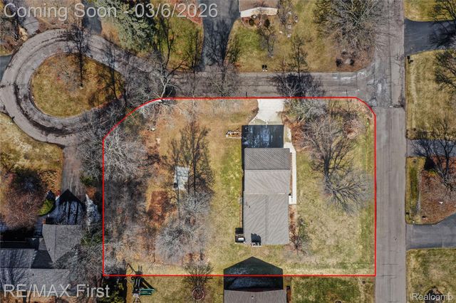 2864 Colonial Trail, Bloomfield Hills, MI 48304