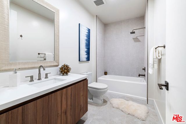 3649 Regal Place 102, Los Angeles, CA 90068