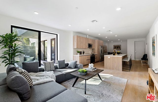 3649 Regal Place 102, Los Angeles, CA 90068