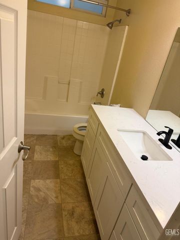 4414 Sun Devils Avenue, Bakersfield, CA 93313