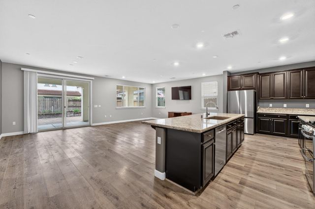 7487 Tapiro Way, Sacramento, CA 95829