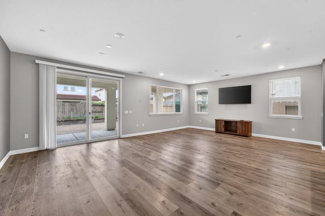7487 Tapiro Way, Sacramento, CA 95829