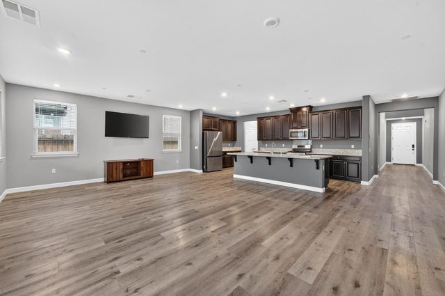 7487 Tapiro Way, Sacramento, CA 95829