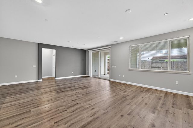 7487 Tapiro Way, Sacramento, CA 95829