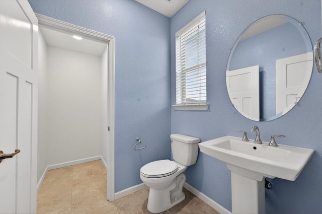 7487 Tapiro Way, Sacramento, CA 95829