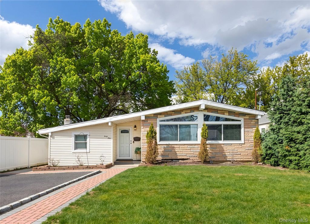 49 Campbell Street, Patchogue, NY 11772