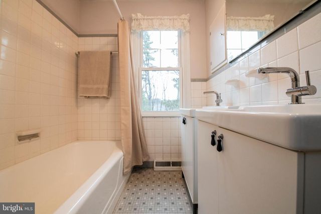 1532 MILL RD, Jenkintown, PA 19046