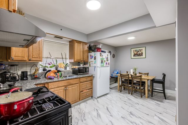5038 N HARDING Avenue, Chicago, IL 60625