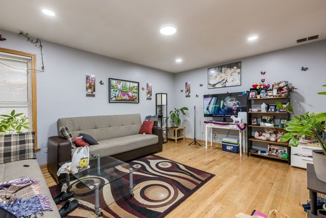 5038 N HARDING Avenue, Chicago, IL 60625
