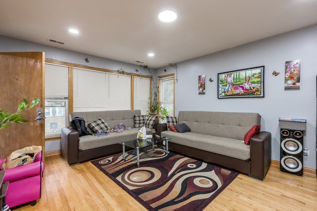 5038 N HARDING Avenue, Chicago, IL 60625