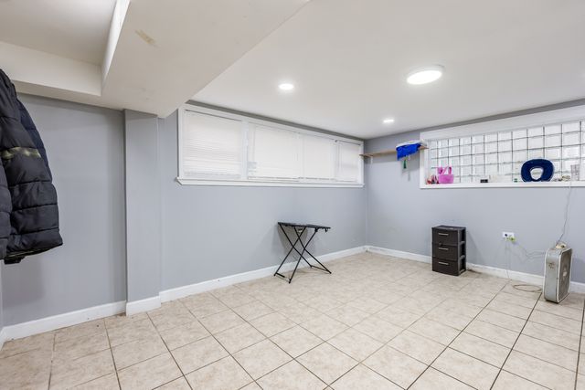 5038 N HARDING Avenue, Chicago, IL 60625