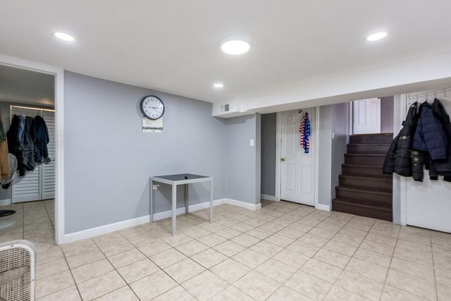 5038 N HARDING Avenue, Chicago, IL 60625