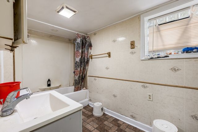 5038 N HARDING Avenue, Chicago, IL 60625