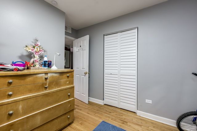 5038 N HARDING Avenue, Chicago, IL 60625