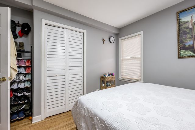 5038 N HARDING Avenue, Chicago, IL 60625