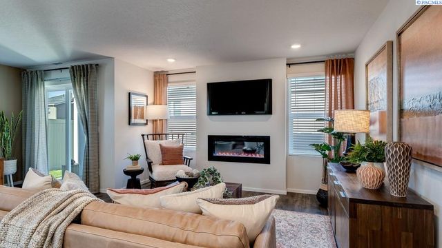 6419 Sandstone Dr, Pasco, WA 99301