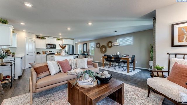 6419 Sandstone Dr, Pasco, WA 99301