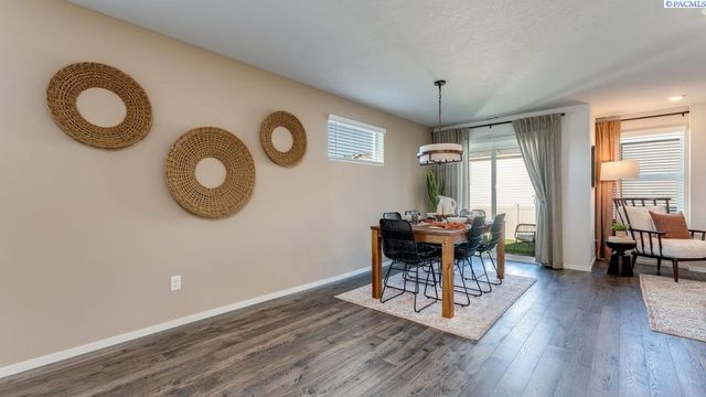 6419 Sandstone Dr, Pasco, WA 99301