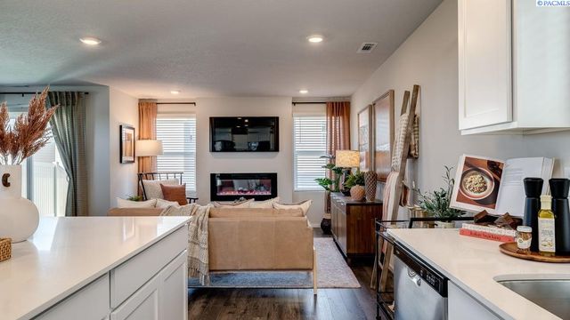 6419 Sandstone Dr, Pasco, WA 99301