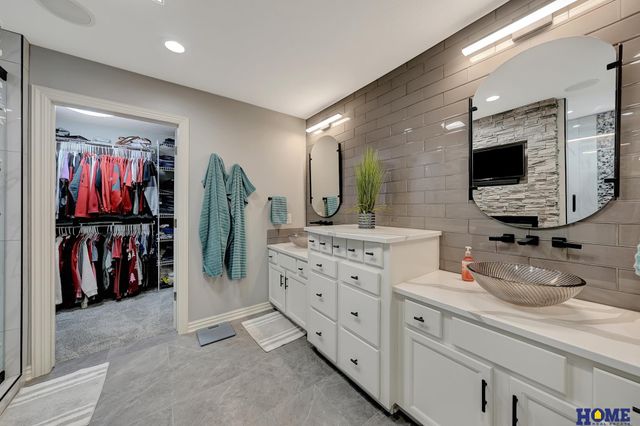 8159 Windmill Drive, Lincoln, NE 68507