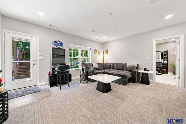 8159 Windmill Drive, Lincoln, NE 68507