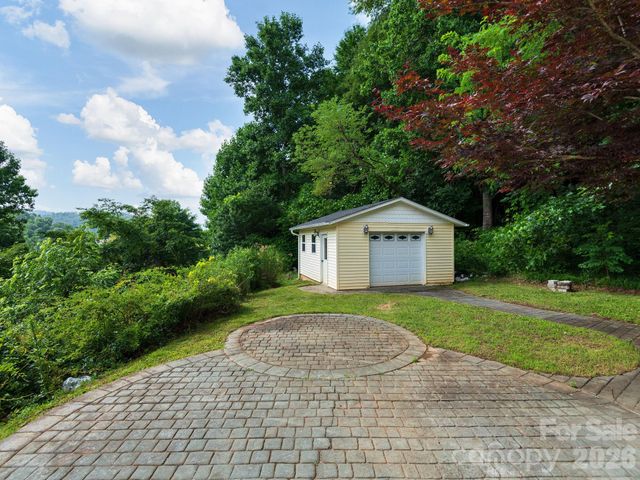 30 Apple Tree Way, Asheville, NC 28805