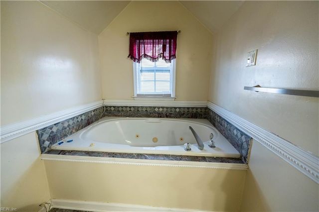 114 E Indian River RD, Norfolk, VA 23523