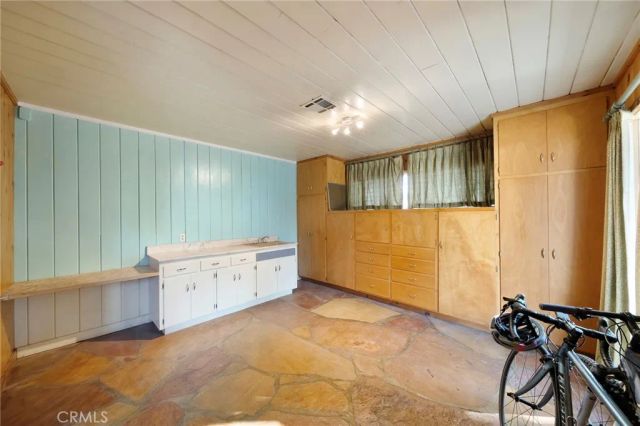 1317 N 2nd Avenue, Upland, CA 91786