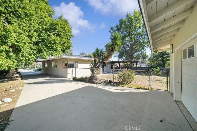 1317 N 2nd Avenue, Upland, CA 91786