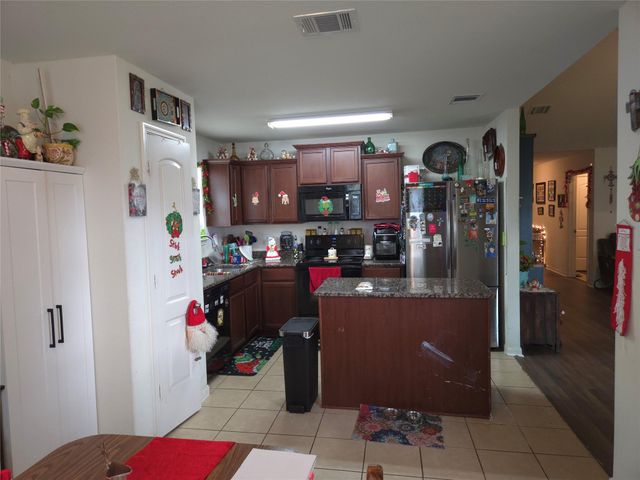 416 Turquoise Trade Drive, La Marque, TX 77568