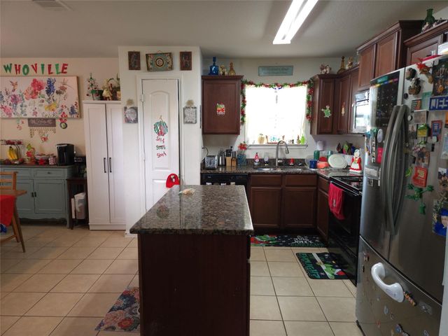 416 Turquoise Trade Drive, La Marque, TX 77568