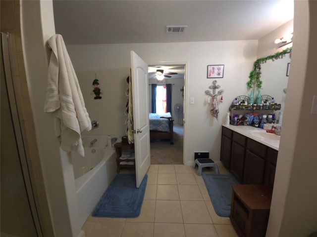 416 Turquoise Trade Drive, La Marque, TX 77568