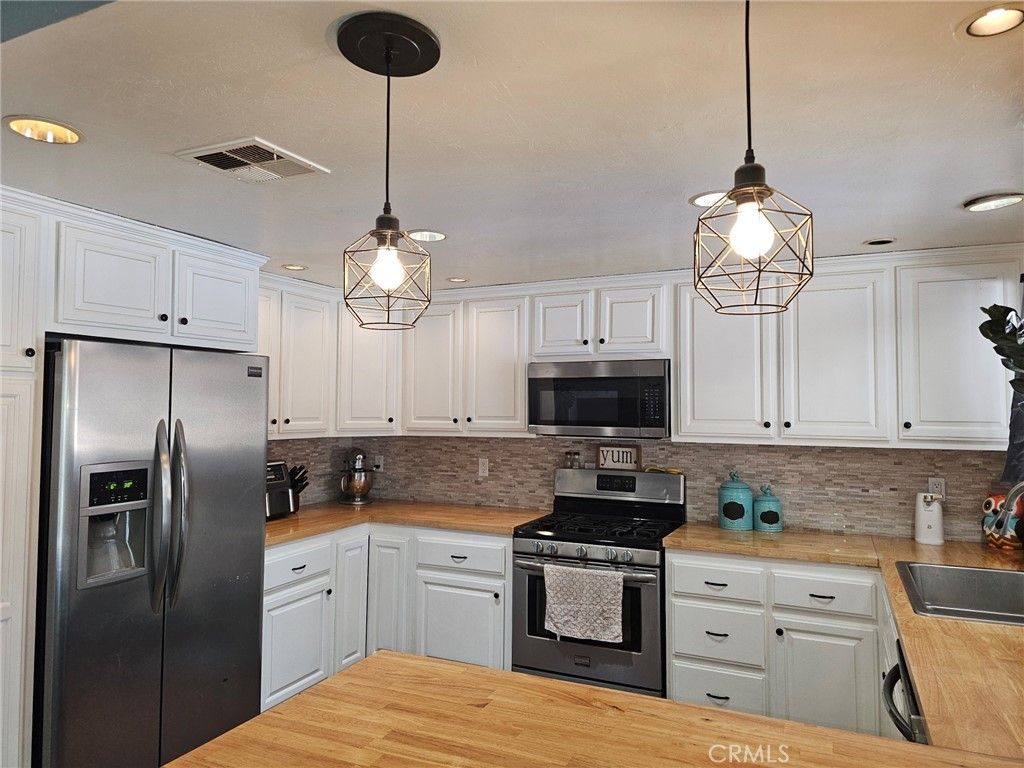 Image 8 of property listing at 73833 White Sands, 29 Palms, CA 92277