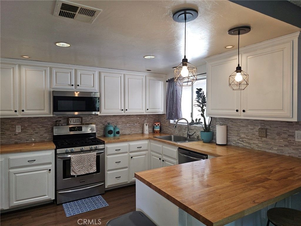 Image 9 of property listing at 73833 White Sands, 29 Palms, CA 92277