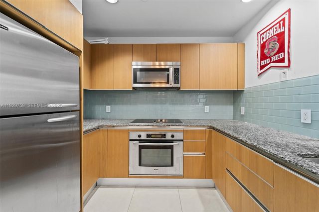 1050 Brickell Ave 1706, Miami, FL 33131