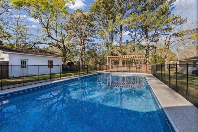 5030 Cole Drive E, Mobile, AL 36619