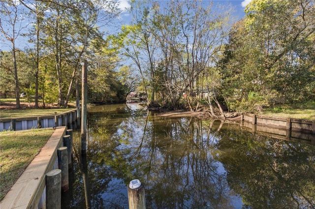 5030 Cole Drive E, Mobile, AL 36619