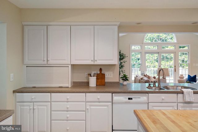 2 TOLSON ST, Annapolis, MD 21401