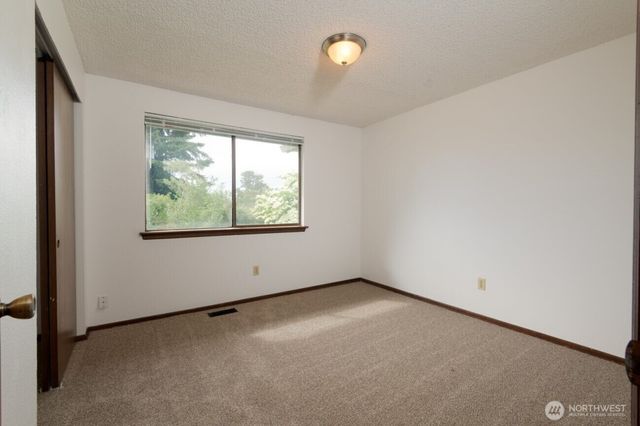 1702 Browns Point Boulevard, Tacoma, WA 98422