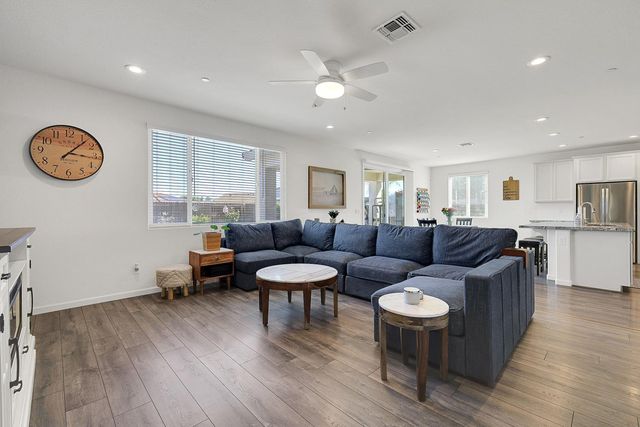 2011 Coffee Creek Way, Plumas Lake, CA 95961