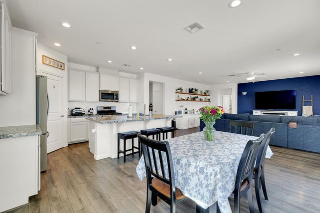 2011 Coffee Creek Way, Plumas Lake, CA 95961