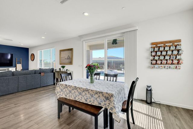 2011 Coffee Creek Way, Plumas Lake, CA 95961