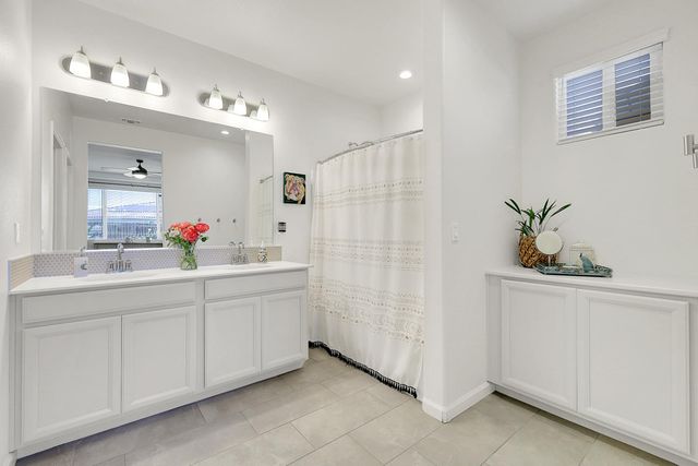 2011 Coffee Creek Way, Plumas Lake, CA 95961