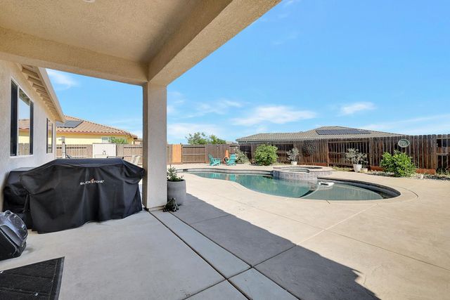 2011 Coffee Creek Way, Plumas Lake, CA 95961