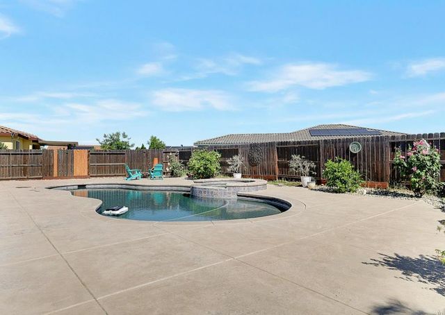 2011 Coffee Creek Way, Plumas Lake, CA 95961