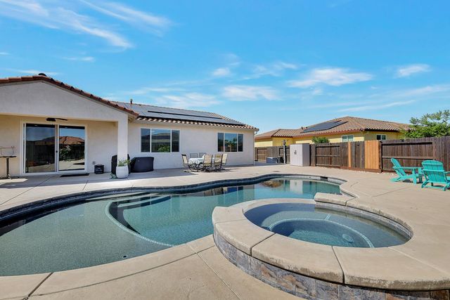 2011 Coffee Creek Way, Plumas Lake, CA 95961