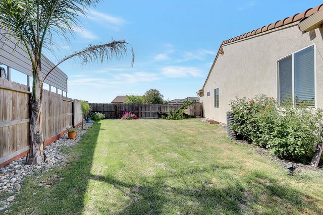 2011 Coffee Creek Way, Plumas Lake, CA 95961