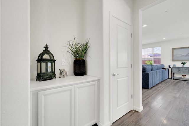 2011 Coffee Creek Way, Plumas Lake, CA 95961