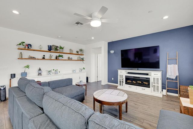 2011 Coffee Creek Way, Plumas Lake, CA 95961