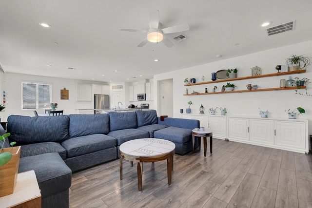 2011 Coffee Creek Way, Plumas Lake, CA 95961